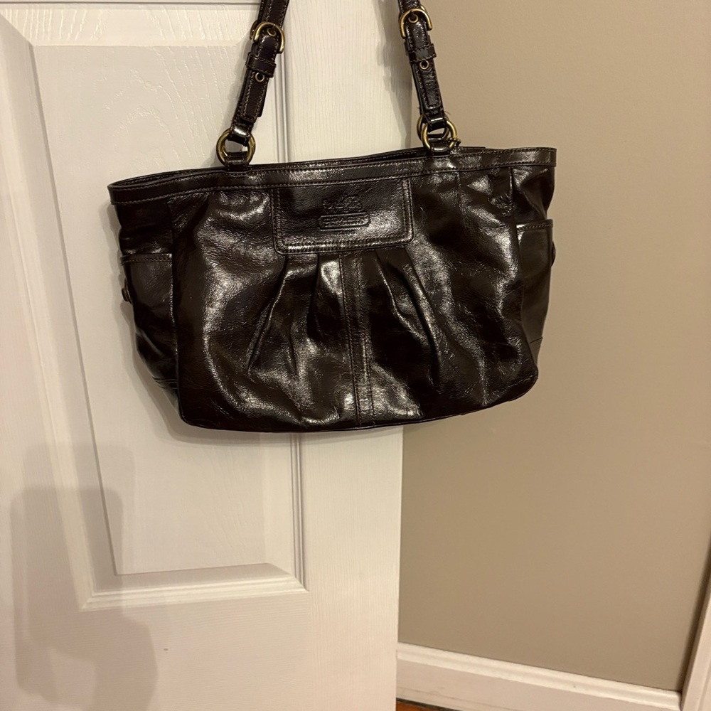 Elegant Black Leather Shoulder Bag